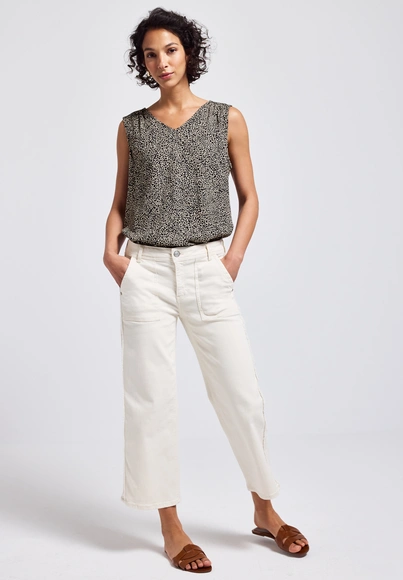 Street One - Blouse mouwloos - Beige - V-neck blouse w smok detail - 345737