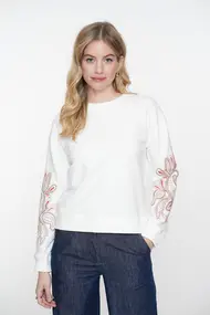 Sweater embroiderd sleeves